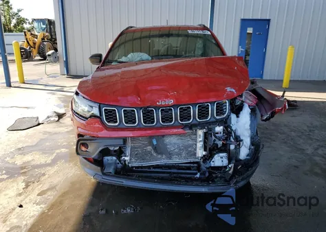 2025 Jeep Compass Latitude z USA, uszkodzony, nr VIN 3C4NJDBN3ST549796